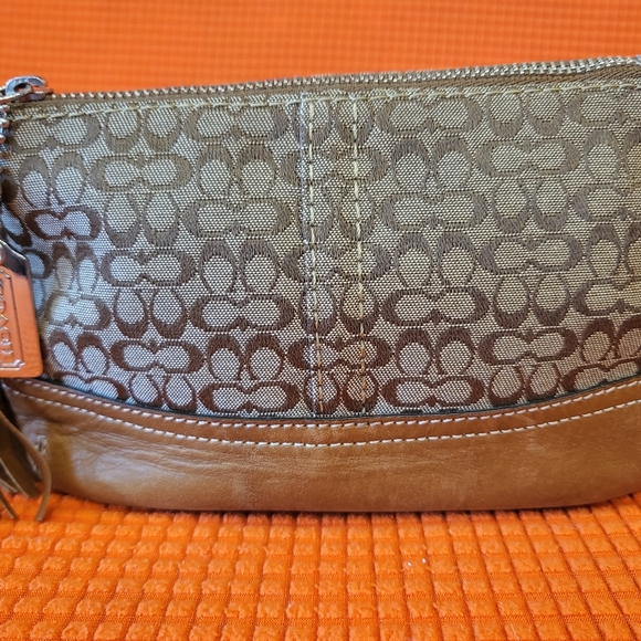 Vintage Coach wristlet - Picture 2 of 5
